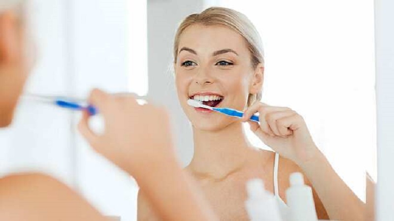Chú ý việc chăm sóc răng sau khi trồng răng