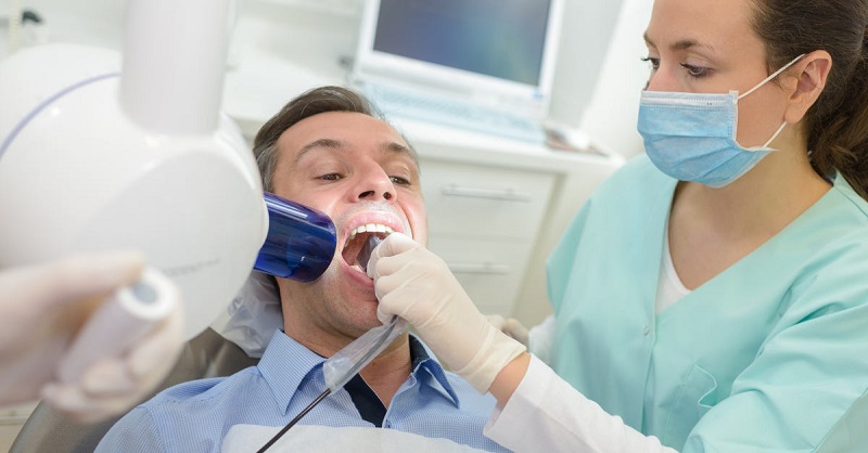 Bác sỹ thực hiện trồng răng phải có kinh nghiệm, trình độ giỏi