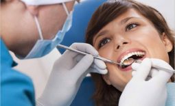 Người bệnh nên tới gặp trực tiếp bác sĩ để thăm khám để biết chính xác mình phù hợp với cách trồng răng nào