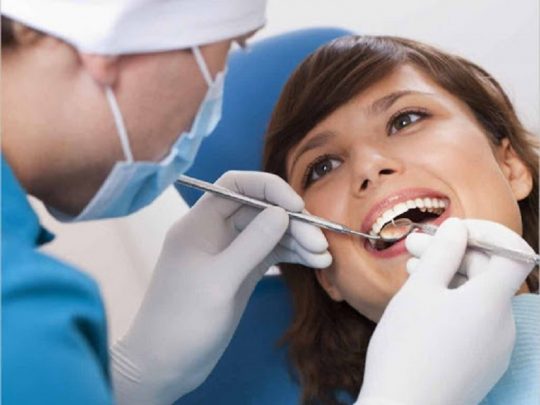 Người bệnh nên tới gặp trực tiếp bác sĩ để thăm khám để biết chính xác mình phù hợp với cách trồng răng nào