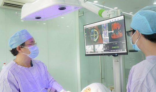 Lựa chọn nha khoa có phòng phẫu thuật đạt tiêu chuẩn để thực hiện các ca trồng răng